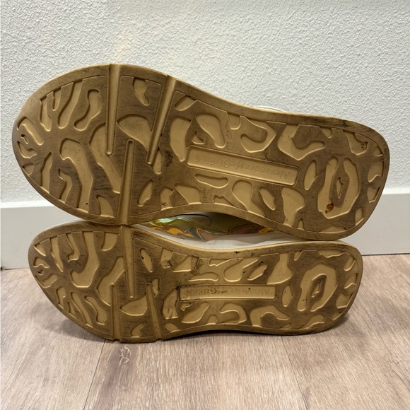 Alexander McQueen - Picture 7 of 15